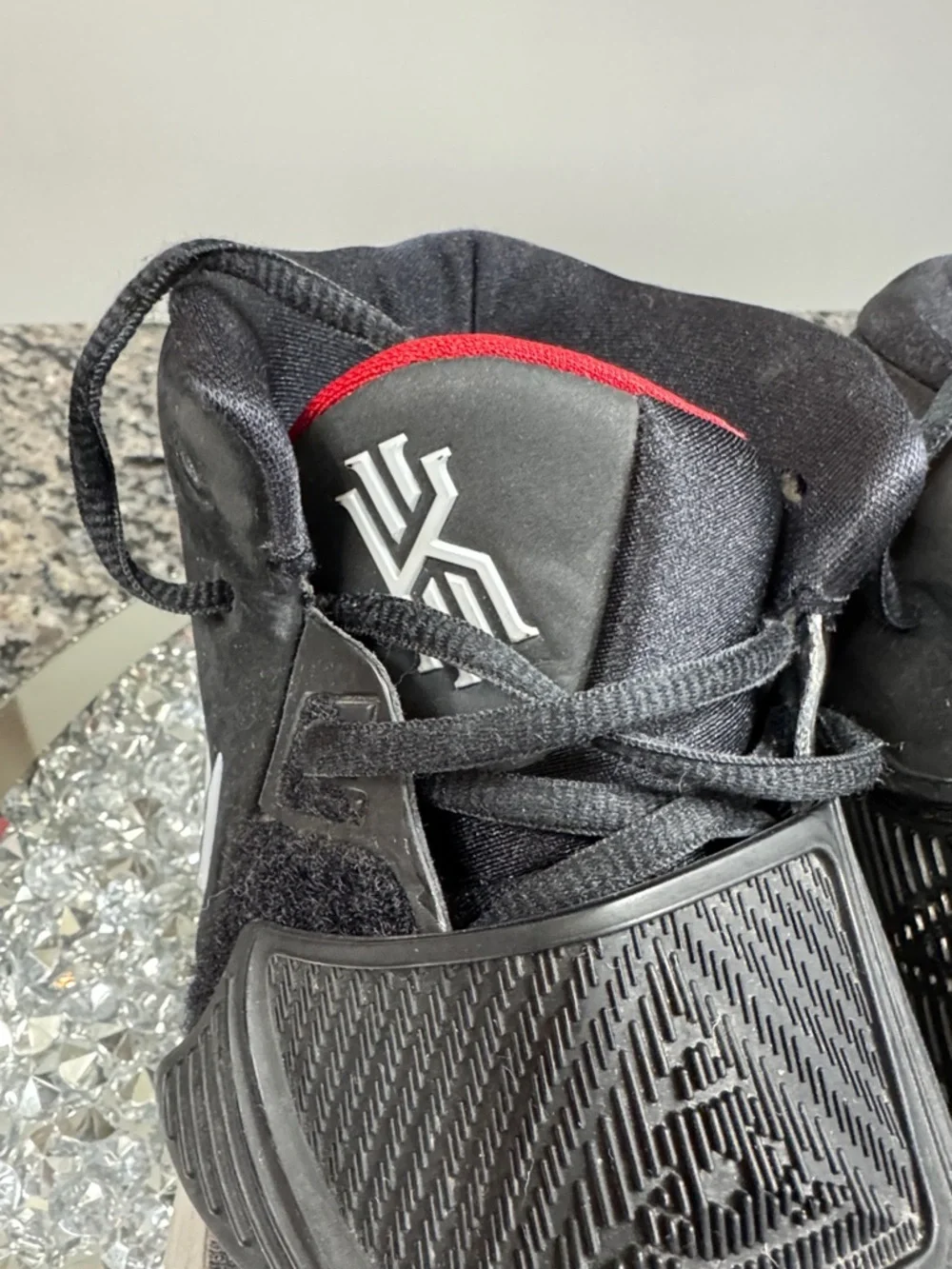 Nike Kyrie 6 bred Black and Red High-Top Basketball Sneakers 6Y